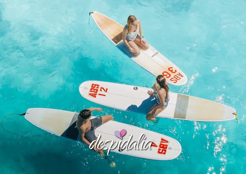 Beginner surf class for stag dos and hen parties