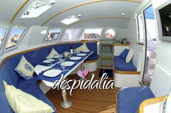 catamarán privado para despedidas catamarán privado para despedidas en Barcelona